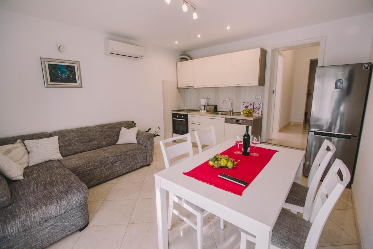 Apartments Jasna Подстрана Екстериор снимка
